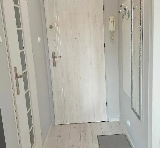 Noclegi, Sloneczne Mieszkanie We Lwowku Slaskim Daire *